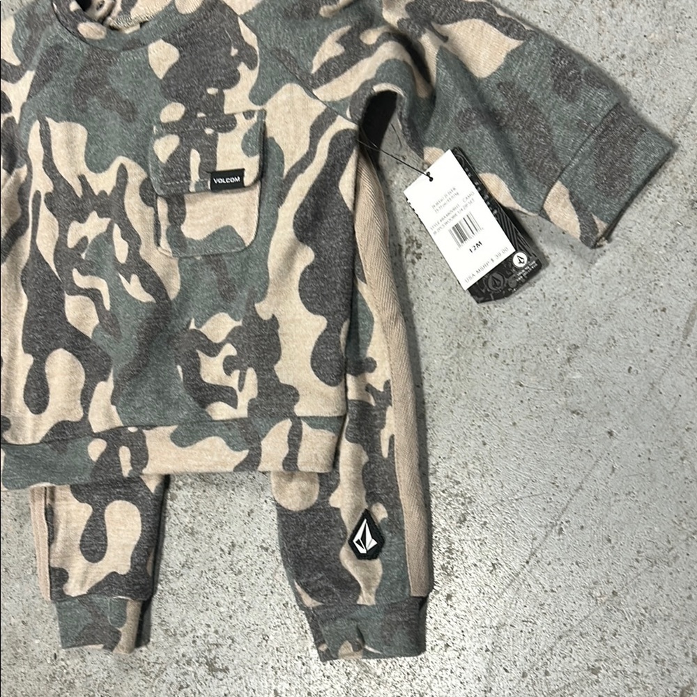 Volcom Baby Camo Sweatshirt and Pants Set 12 MO NWT